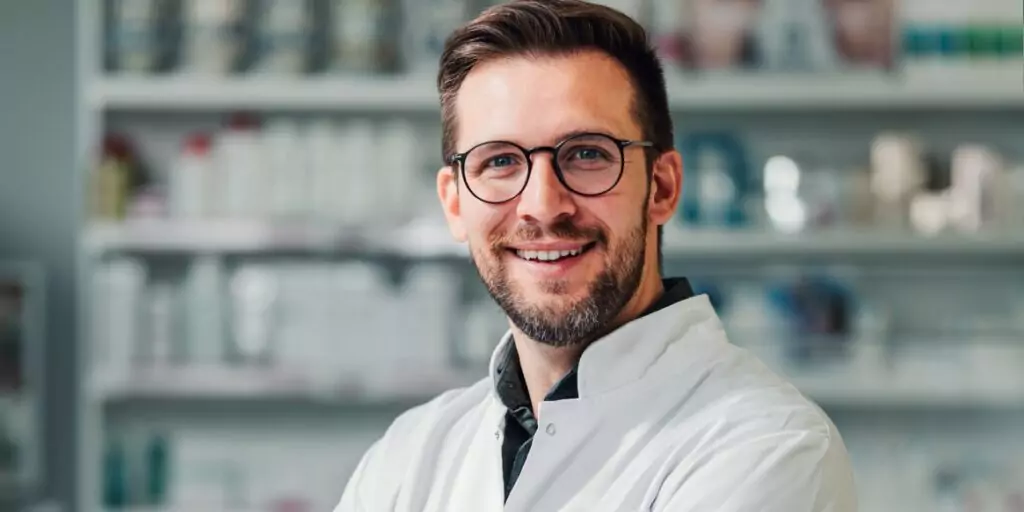 Descubre cómo Pharmacies BENU, en colaboración con Cegos Swiss, ha redefinido la excelencia en el servicio al cliente con un innovador itinerario de aprendizaje mixto centrado en las personas, la empatía y el asesoramiento de confianza.
