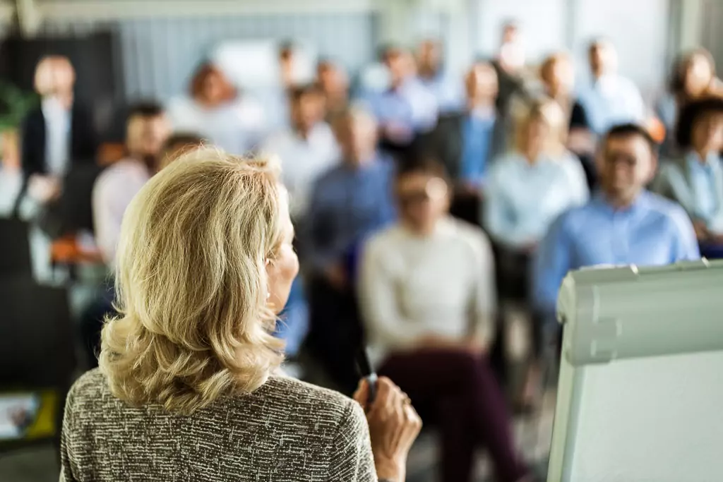 Formación en liderazgo y gestión de equipos
